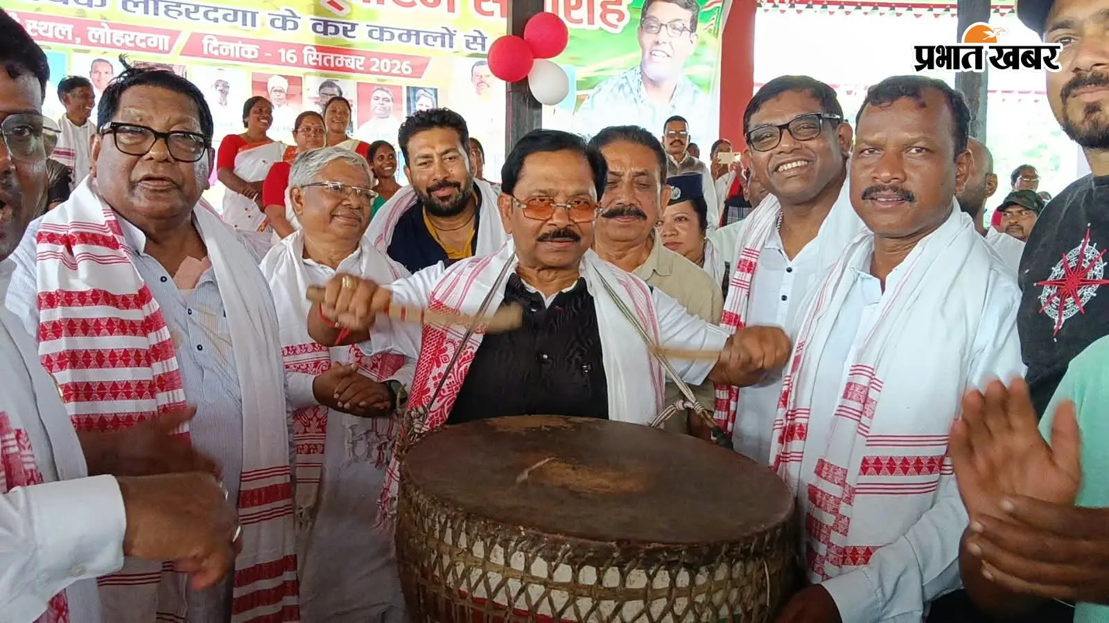 लोहरदगा में आदिवासी मॉडल अखड़ा का उद्घाटन, 41 खोड़हा को मिले मांदर, संस्कृति संरक्षण पर जोर