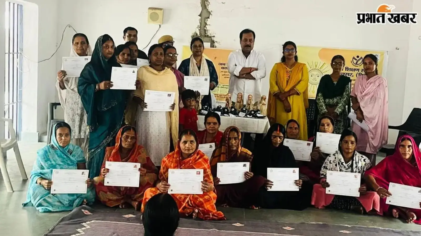 बक्सर में महिला कारा में बंदी महिलाओं को रोजगारोन्मुखी प्रशिक्षण के बाद बांटे प्रमाण-पत्र