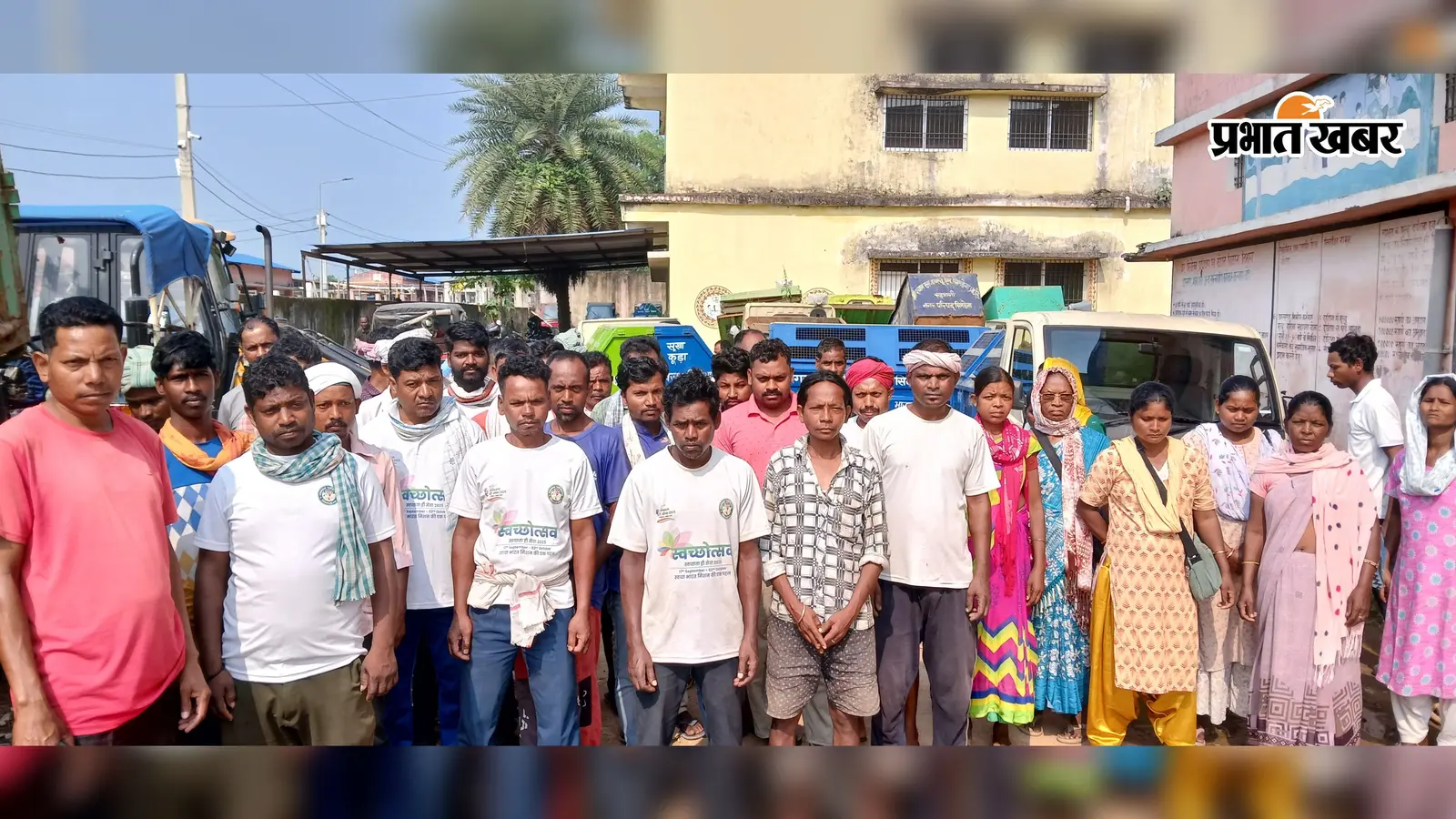 मजदूरी भुगतान में देरी से सफाईकर्मी हड़ताल पर, शहर की सफाई व्यवस्था प्रभावित