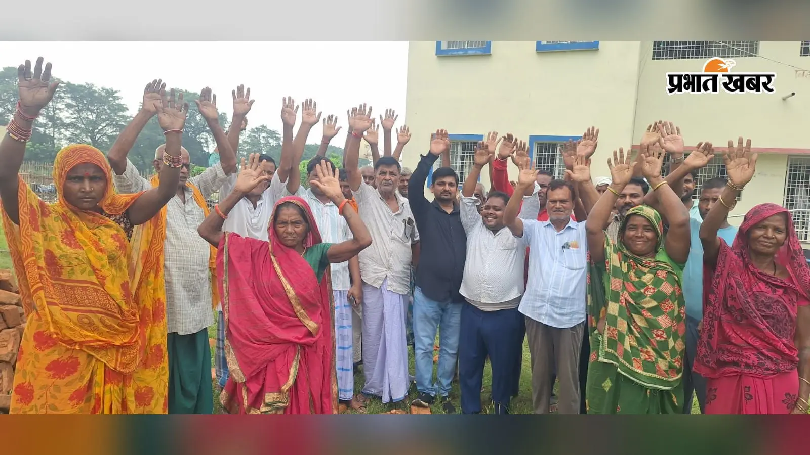 अररिया: ठेकपुरा उच्च विद्यालय में वित्तीय अनियमिता और अवैध वसूली पर फूटा गुस्सा, ग्रामीणों ने किया प्रदर्शन