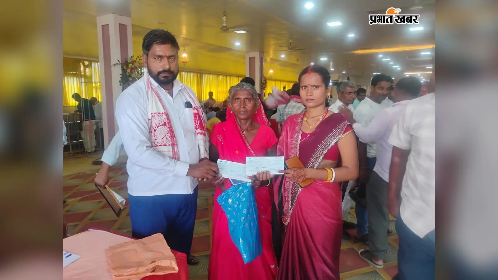 हाजीपुर के पातेपुर में पशुपालक के निधन पर परिवार को मिली 1.25 लाख की मदद, सुधा डेयरी ने दिए सहयोग राशि