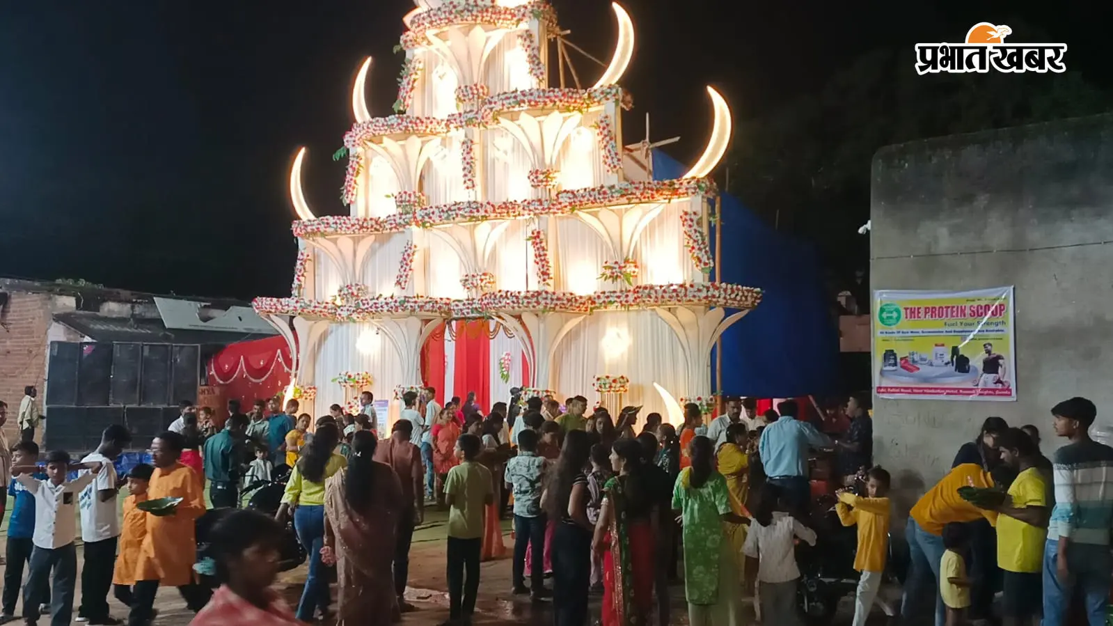 गुमला में गणेशोत्सव की धूम, पंडालों में दर्शन को उमड़ी श्रद्धालुओं की भीड़