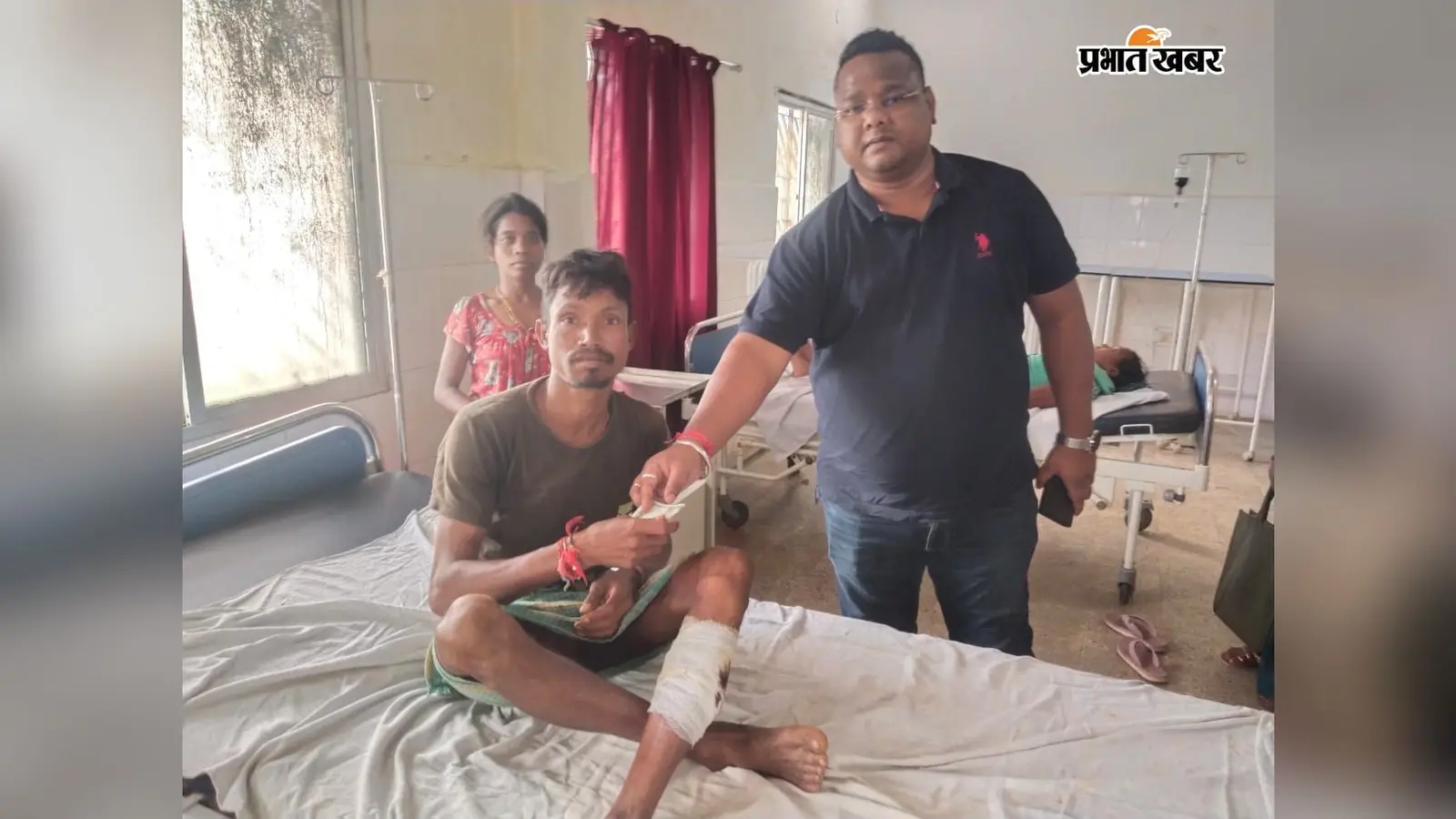 बिशुनपुर के निरासी जंगल में भालू ने अधेड़ पर किया हमला, पांच हजार की सहायता