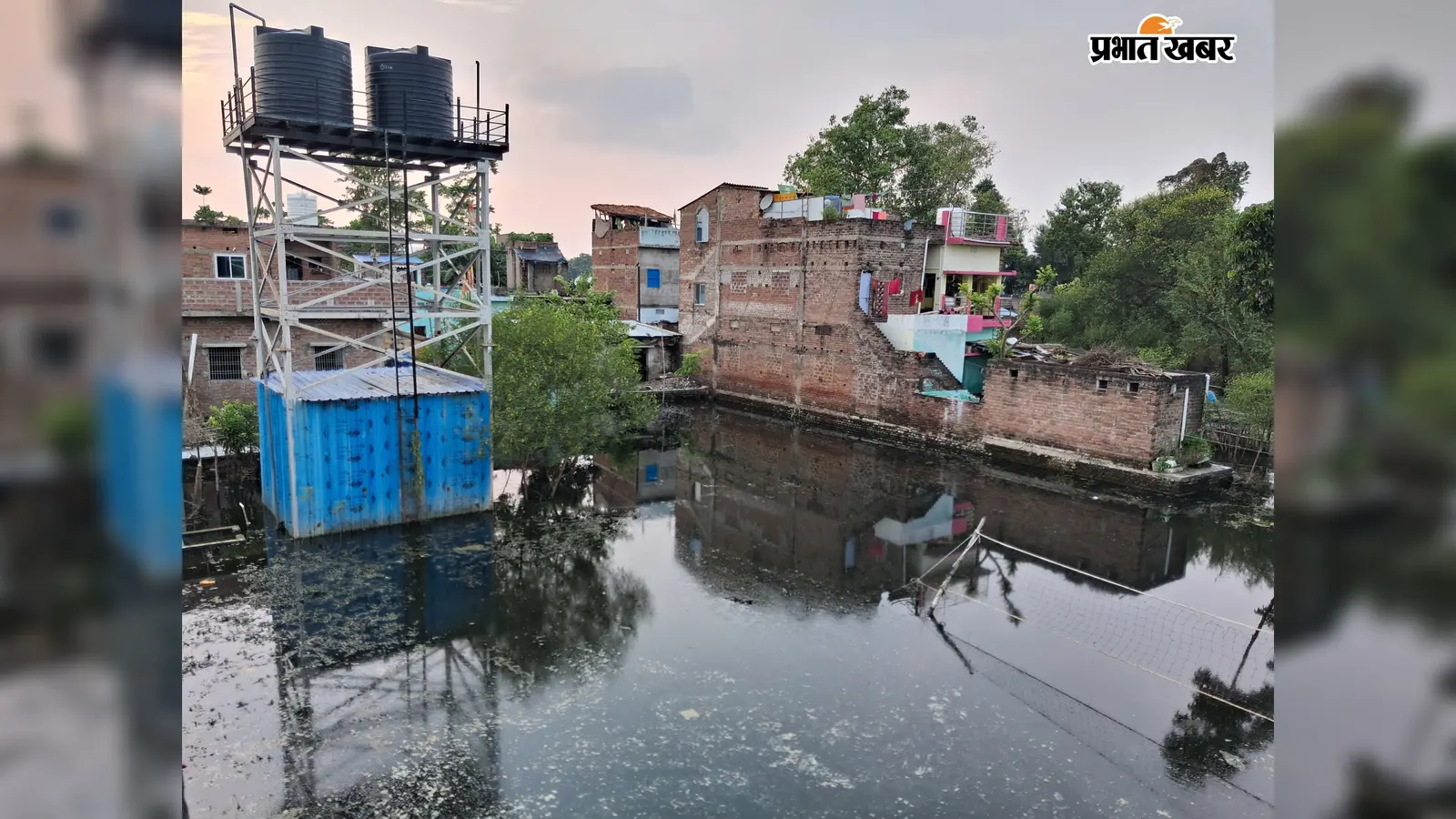 बरियारपुर में बाढ़ का पानी उतरा, लेकिन मुसीबत नहीं, गड्ढों-नालों में जमा सड़ा पानी दे रहा बीमारी का डर