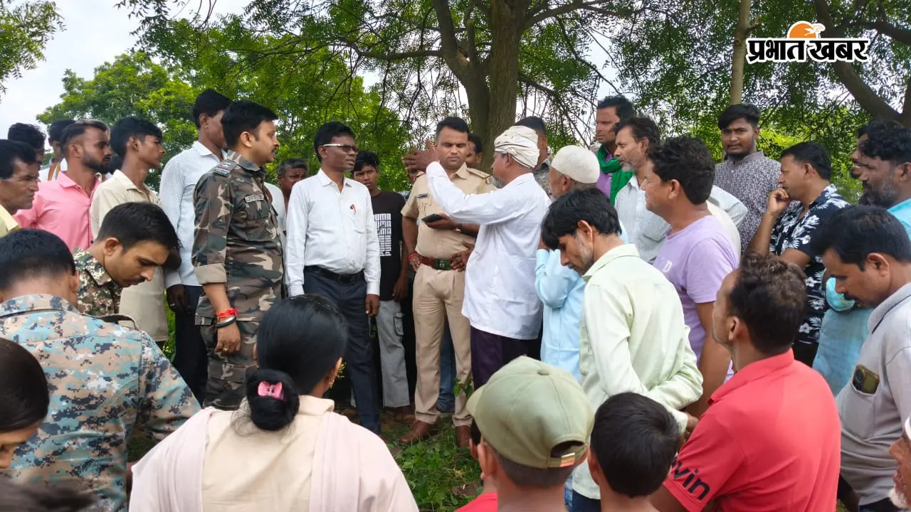 विवादित जमीन पर शव दफनाने को लेकर दो पक्ष आमने-सामने, प्रशासन ने कराया मामला शांत