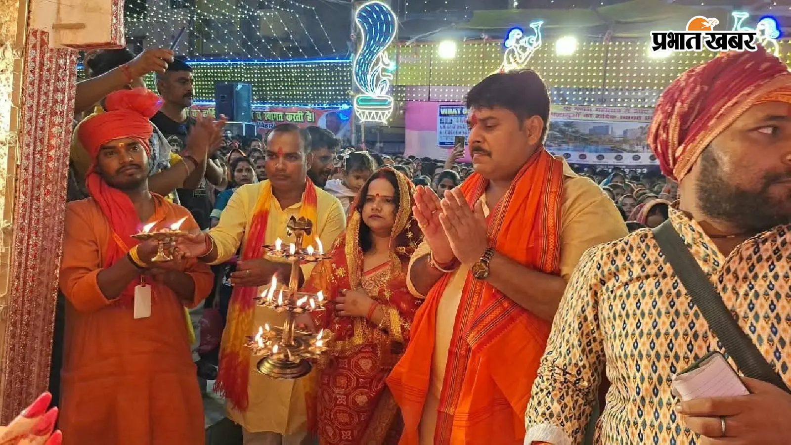 औरंगाबाद: तीसरे दिन गणपति दरबार में उमड़ी भीड़ LJP(R) जिलाध्यक्ष चंद्रभूषण सिंह सोनू ने उतारी आरती