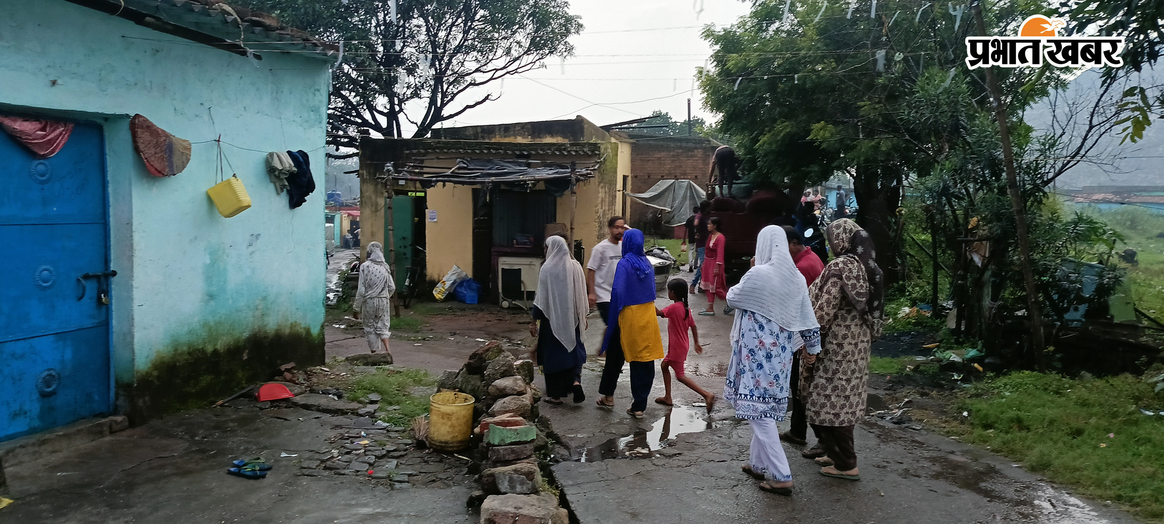 तालाब का पानी जमीन के अंदर समा गया