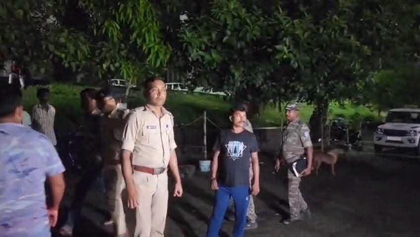 हाथबाड़ी में कैंप कर रही पुलिस टीम