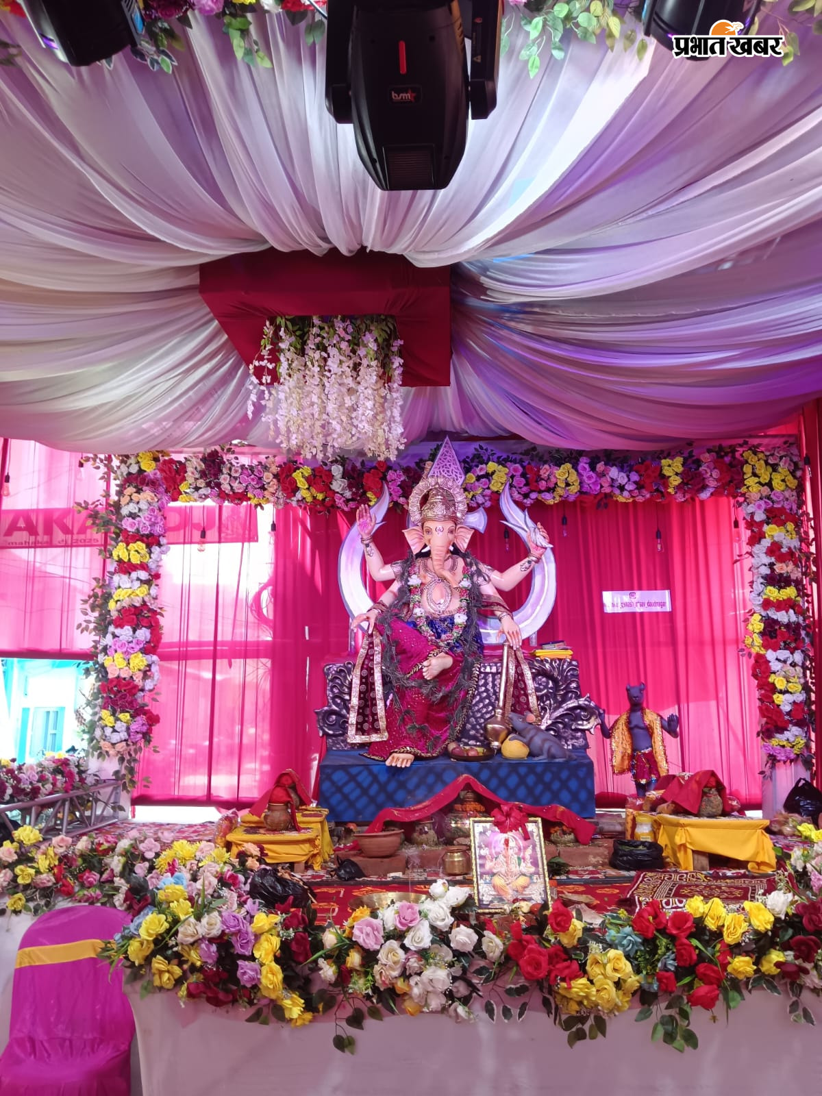 बाबा बिहारी दास के संघत के पास भगवान श्री गणेश की प्रतिमा,नगर पर्षद रोड पूजा-पंडाल में भगवान श्री गणेश की प्रतिमा,शुक बाजार पूजा-पंडाल में भगवान श्री गणेश की प्रतिमा,कूचा गली पूजा-पंडाल में भगवान श्री गणेश की प्रतिमा  | Prabhat Khabar Network