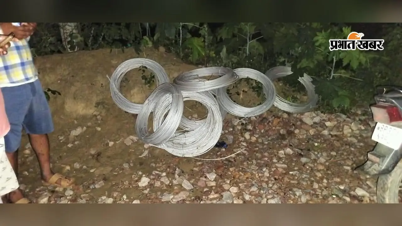 कमतौल में देर रात बिजली तार काटते पकड़ा गया चोर, शोर मचते ही अंधेरे में हुआ फरार