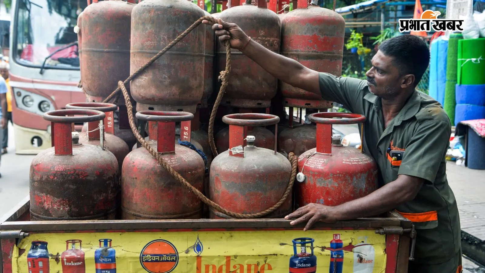LPG Cylinder Price Today : गैस सिलेंडर के दाम फिर बदले या नहीं? 17 सितंबर का ताजा रेट यहां देखें