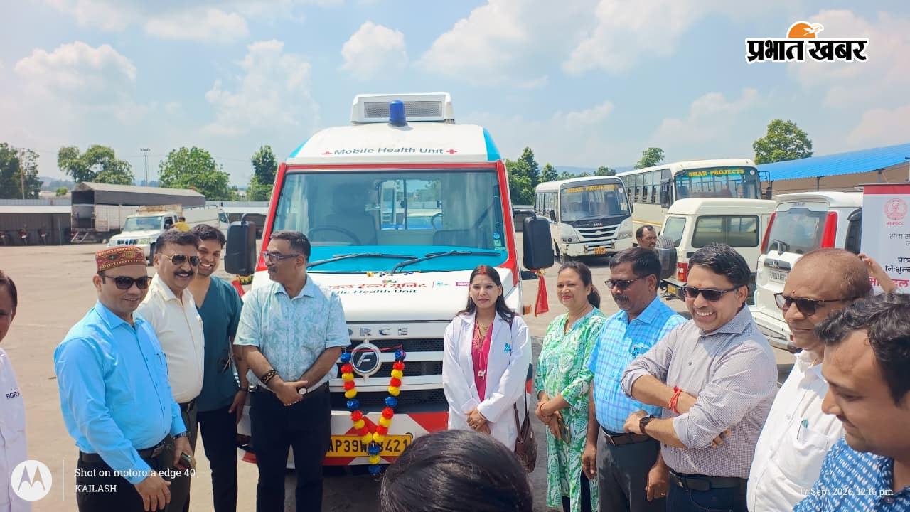 मोबाइल मेडिकल यूनिट का उद्घाटन करते बीडीओ, सीओ व कंपनी के अधिकारी | Prabhat Khabar Network