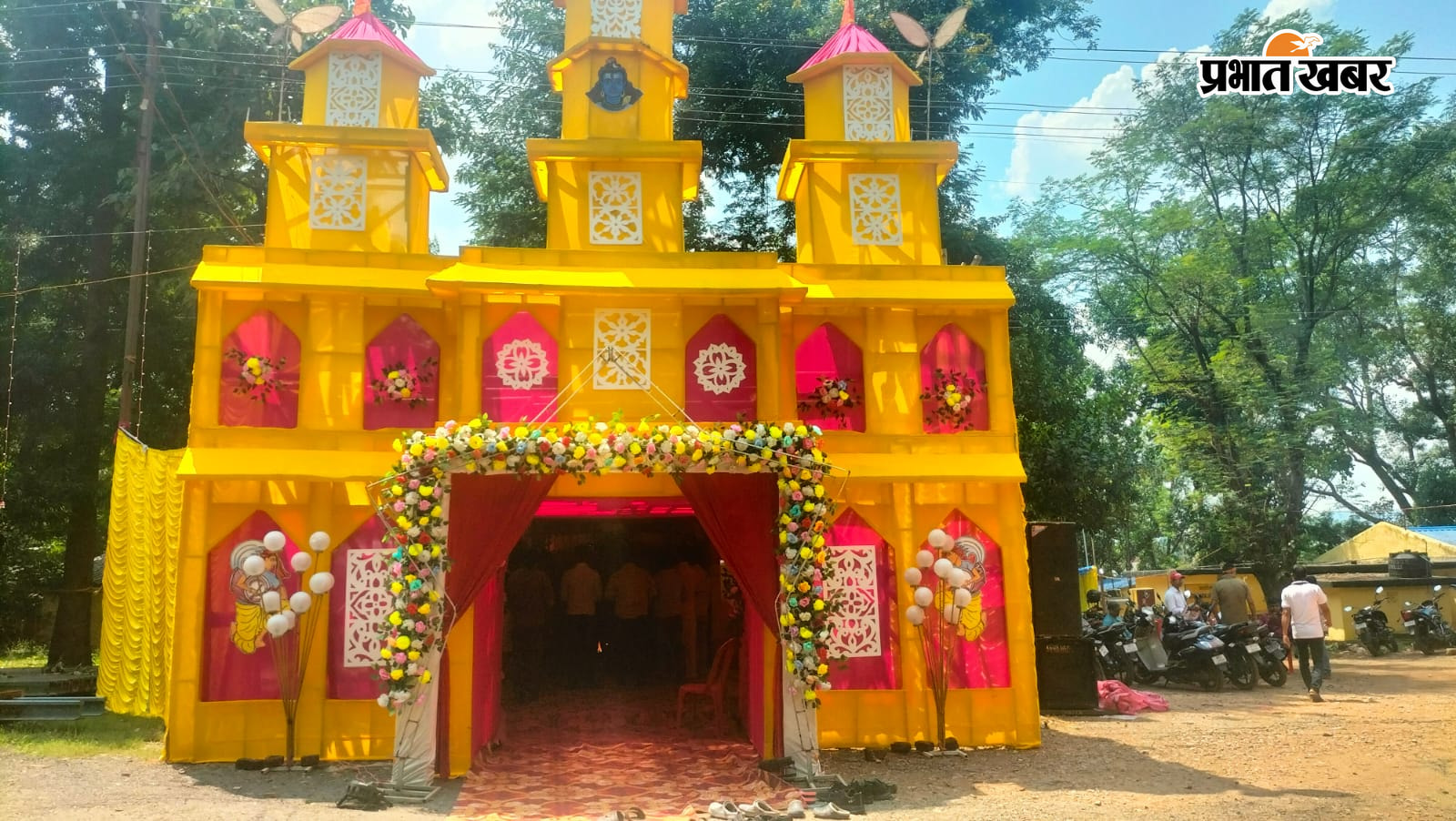 पीटीआर एच व आई में टीसीआई विभाग में बना पंडाल व स्थापित प्रतिमा