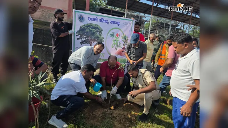 दामोदर घाट पर श्रमदान, पौधरोपण कर दिया स्वच्छता का संदेश