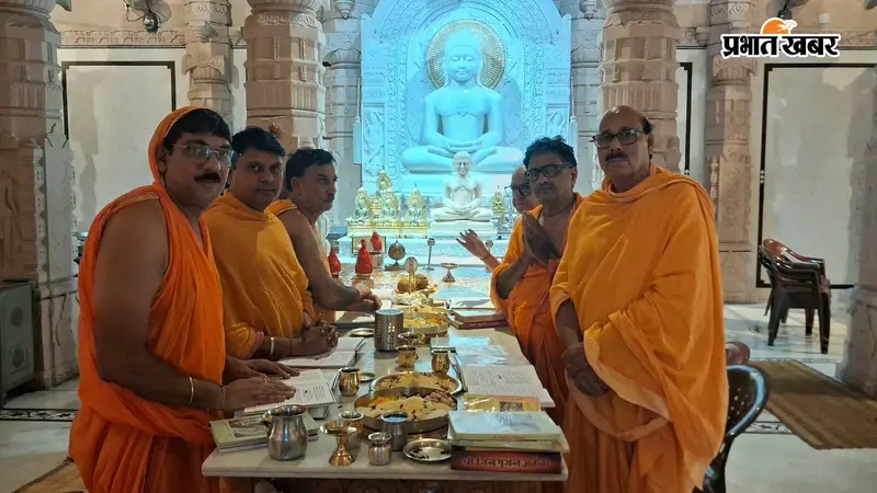 दसलक्षण महापर्व के दूसरे दिन उत्तम मार्दव धर्म की पूजा, जिनालय में उमड़ी श्रद्धालुओं की भीड़