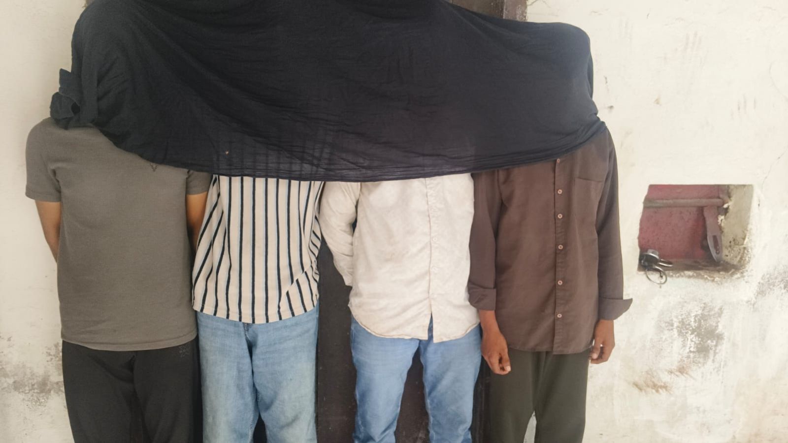 गिरफ्तार आरोपियों की तस्वीर