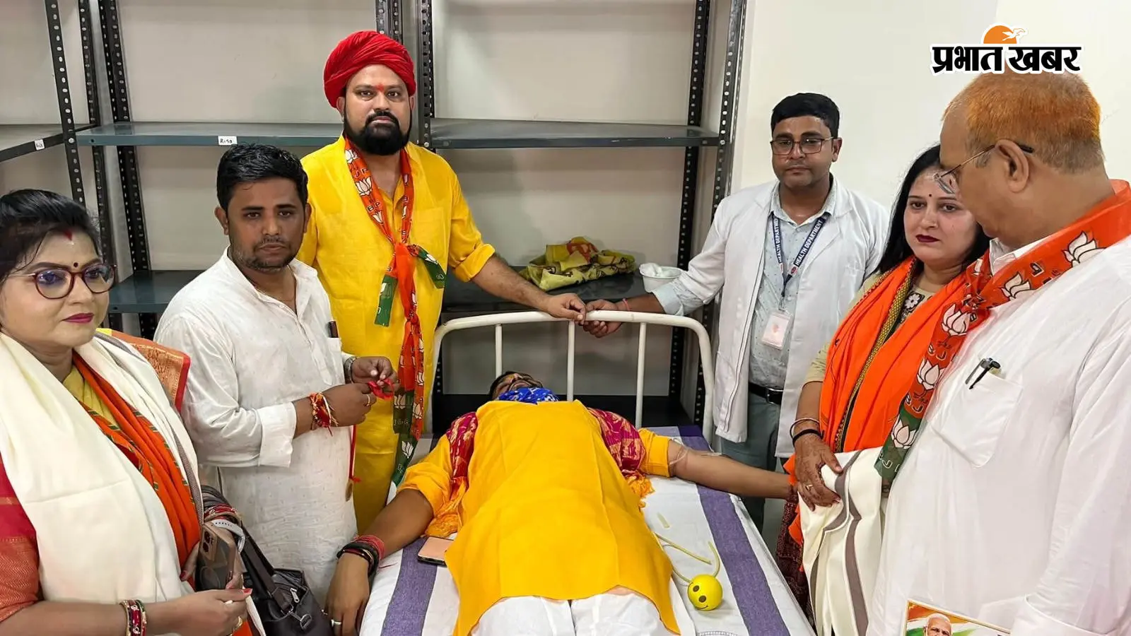 सीवान में पीएम मोदी के जन्मदिन पर भाजपा ने लगाया रक्तदान शिविर, मरीजों के बीच बांटे फल