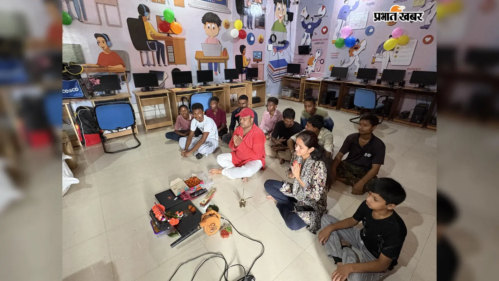 विश्वकर्मा पूजा पर चाईबासा के स्कूल में दिखी आस्था और तकनीक की झलक, विद्यार्थियों ने की पूजा-अर्चना