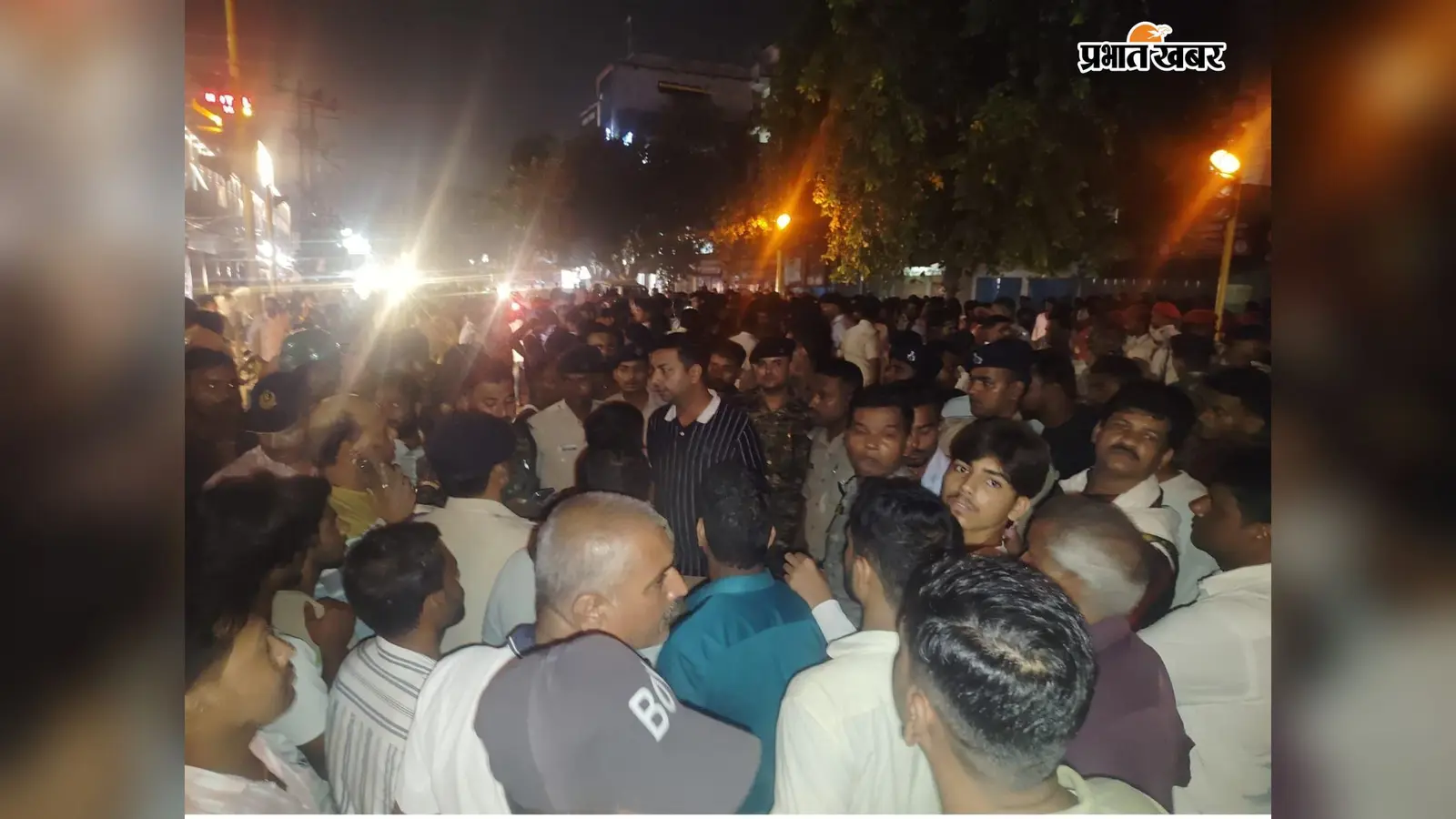 स्कूल ड्यूटी से लौट रहे शिक्षक का अपहरण, पीट-पीटकर मार डाला! मोतिहारी सदर अस्पताल चौक पर शव रखकर भारी बवाल