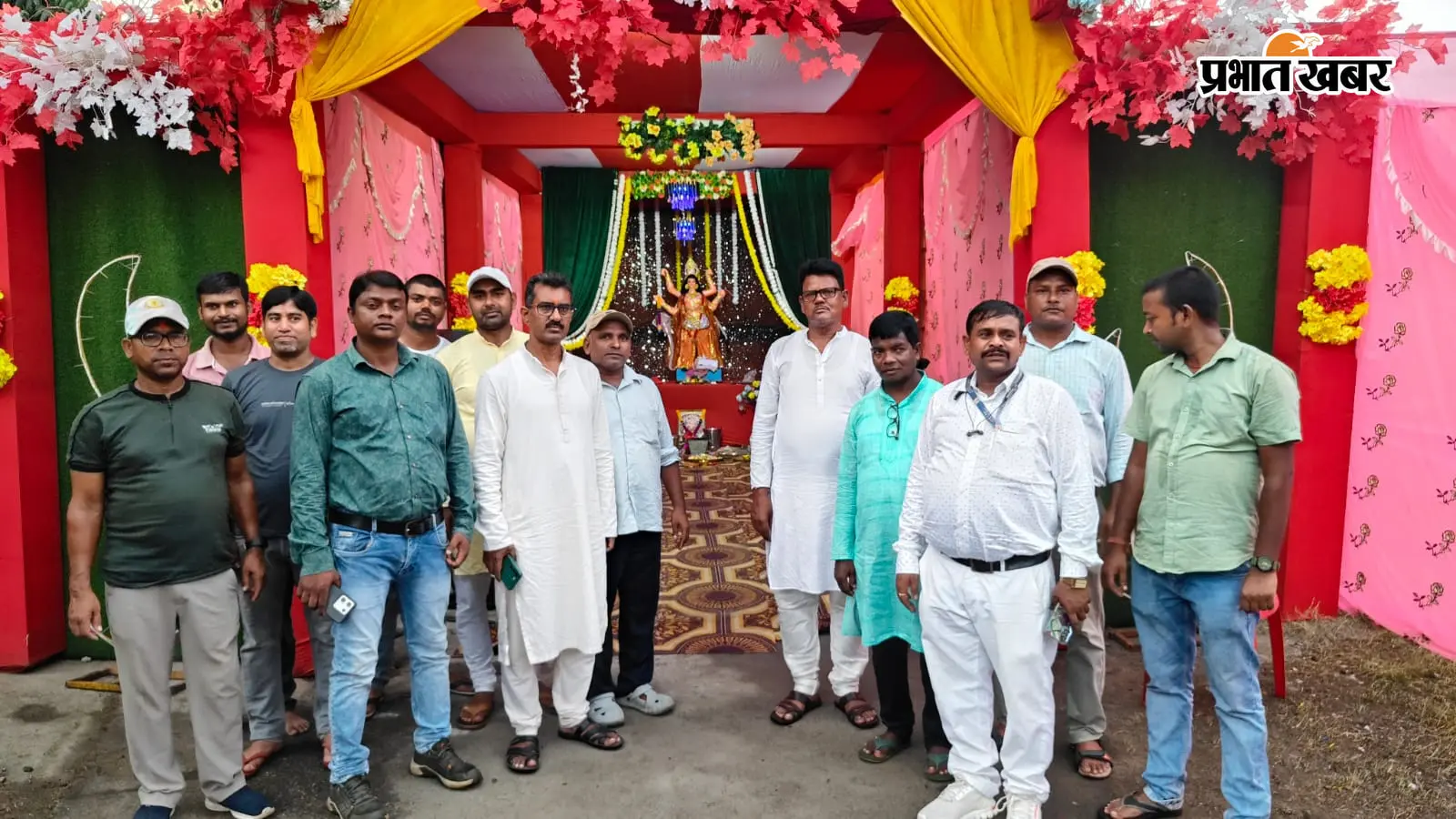 जामताड़ा रेलवे में 1996 से नहीं टूटी विश्वकर्मा पूजा की परंपरा, बच्चों ने चित्रों में दिखाई प्रतिभा