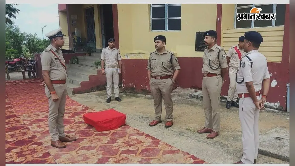 बांका में एसपी ने थानों की पुलिसिंग परखी, लंबित कांड निपटाने और फरार अपराधियों की गिरफ्तारी का दिया निर्देश