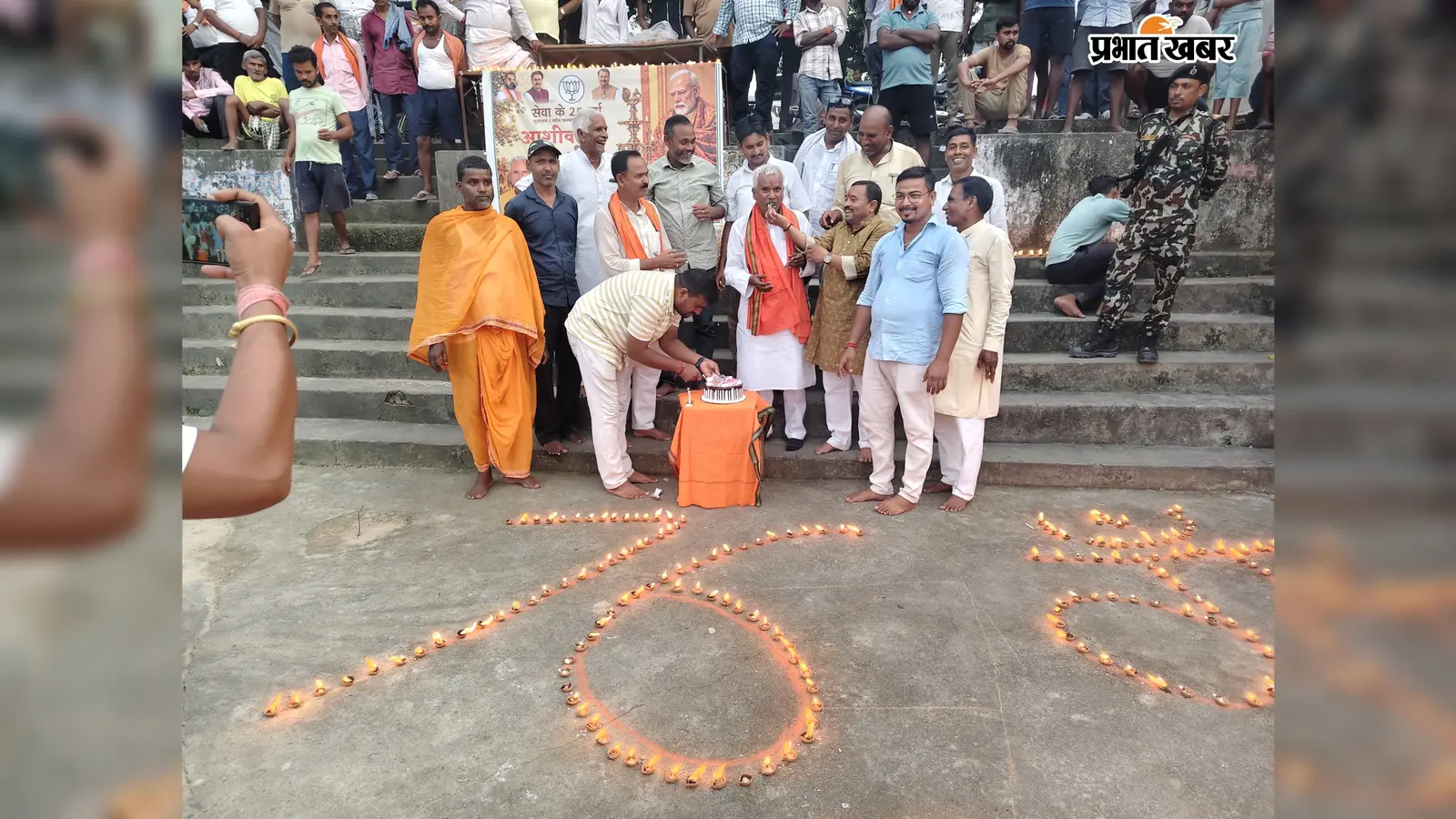 गया जी : गुरुआ में पीएम मोदी के जन्मदिवस पर भुरहा धाम दीपों से जगमगाया, 500 दीप जलाकर मनाई गई खुशी