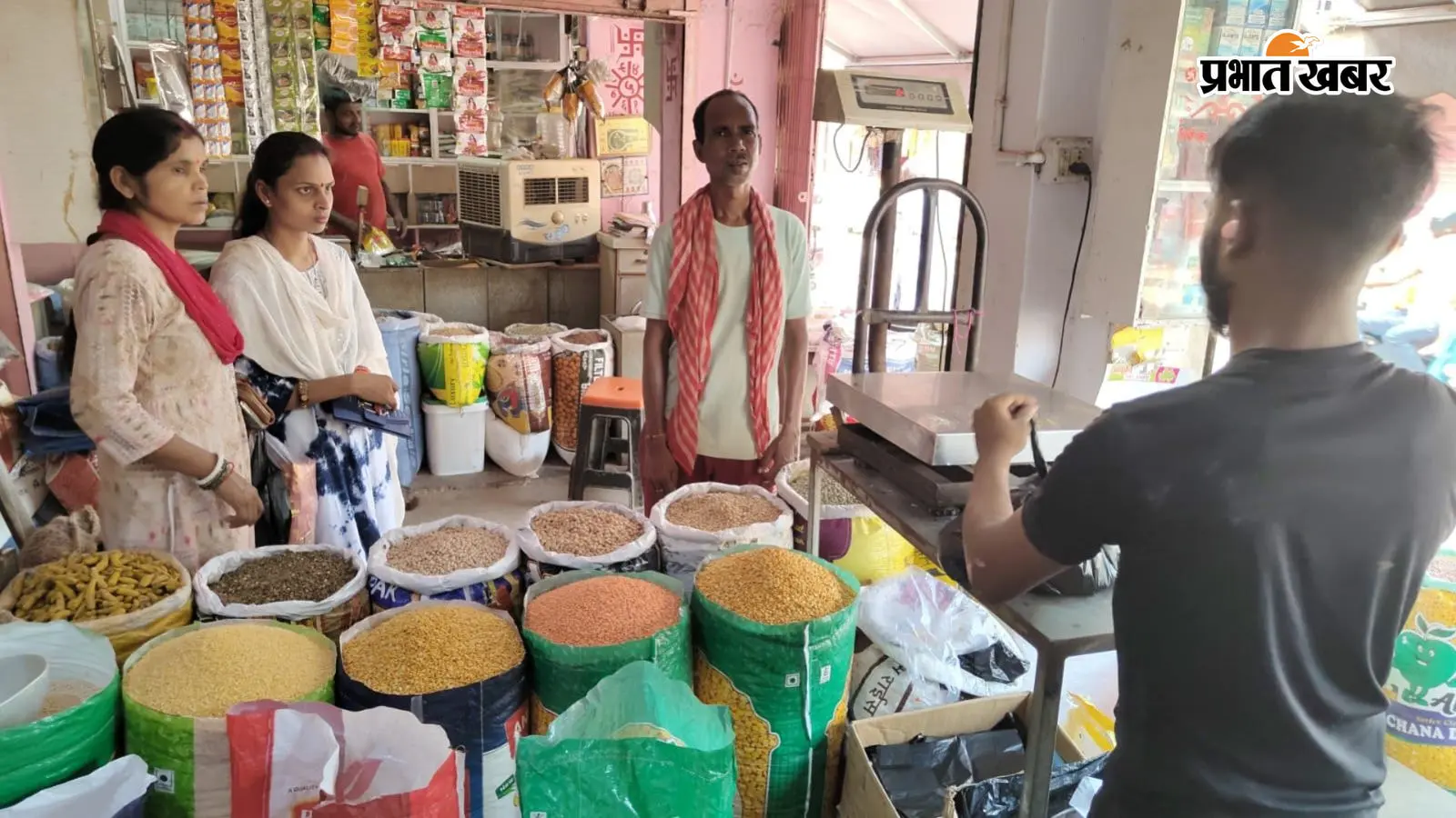 विश्वकर्मा पूजा पर बांका बाजार में खरीदारी तेज, फल-दाल से लेकर तिलहन तक महंगे, जानें आज मंडी में क्या रहा भाव