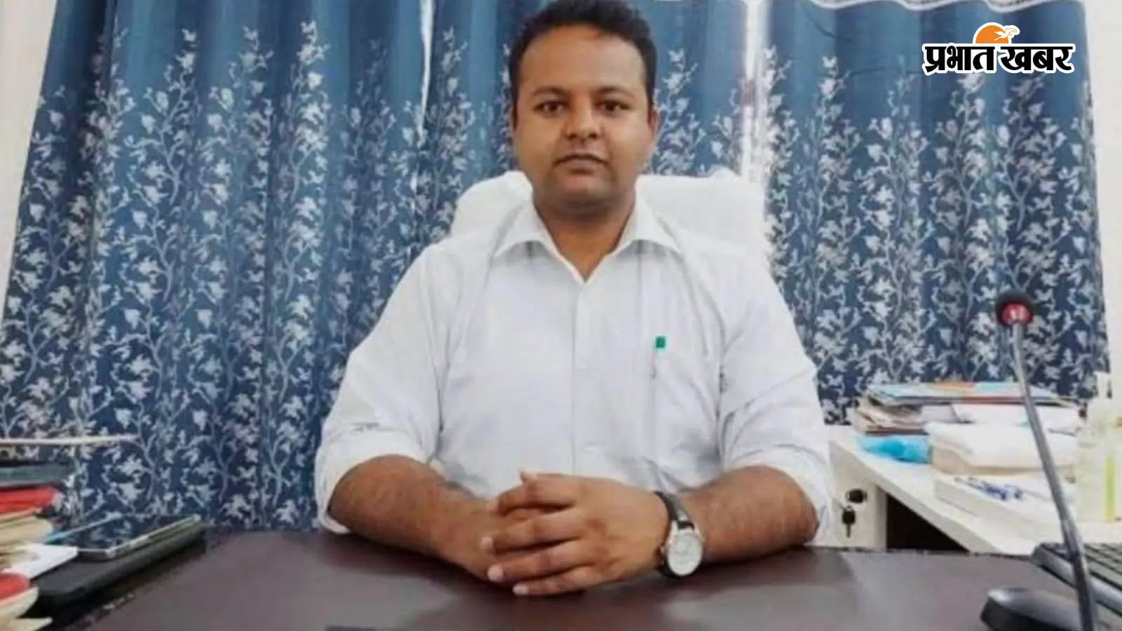 गोपालगंज में वरीय अधिकारी से अमर्यादित व्यवहार पर राजस्व कर्मचारी निलंबित, 3 दिन में मांगा आरोप-पत्र