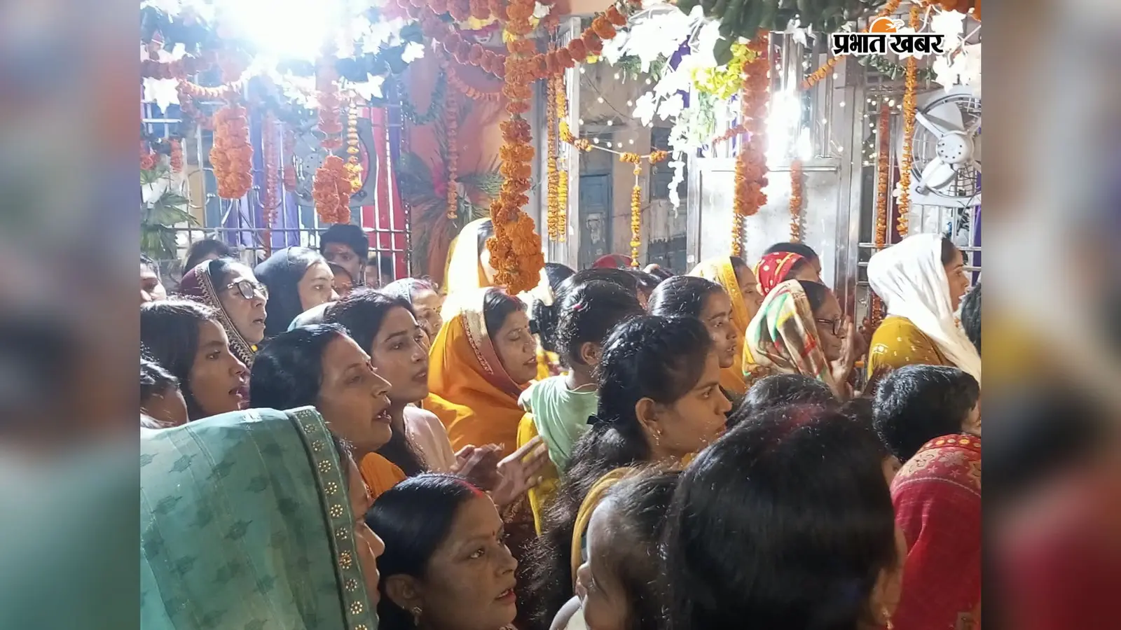 मदनपुर में गणेश चतुर्थी की धूम, सजावट से जगमगाया बाजार, महाआरती में उमड़ी श्रद्धालुओं की भीड़