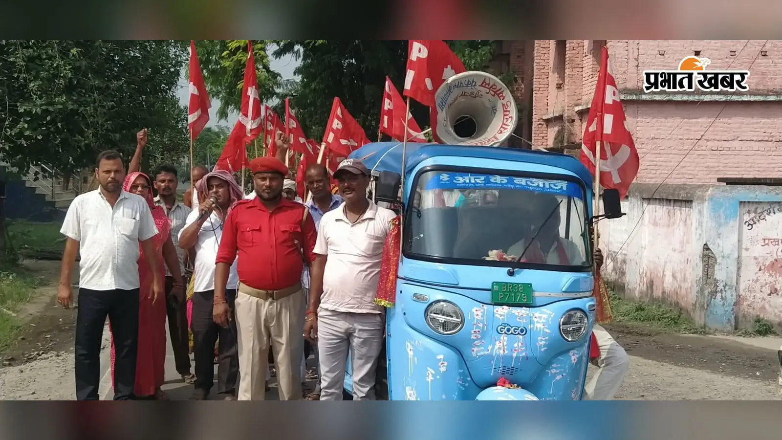 भरगामा में सीपीआई का धरना-प्रदर्शन: दाखिल-खारिज और परिमार्जन में देरी का आरोप, बीडीओ को सौंपा 10 सूत्री मांग पत्र
