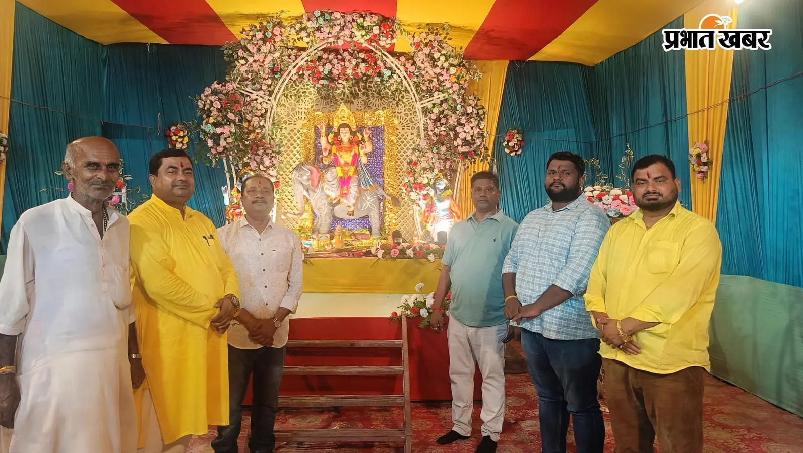 जोगबनी रेलवे यार्ड में 37 वर्षों से विश्वकर्मा पूजा: भारत-नेपाल सीमा पर सजे पंडाल, देखें पूजा व मेले की तस्वीरें