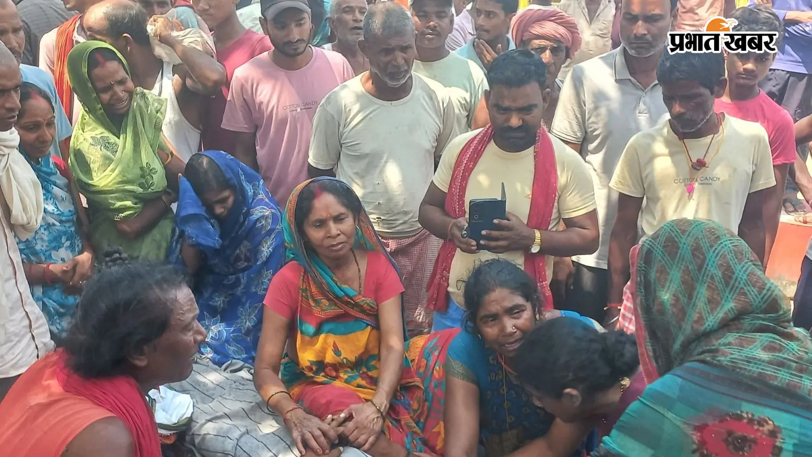 शटडाउन के एक मिनट बाद ही चालू कर दिया लाइन, करेंट से लाइनमैन की मौत, पत्नी अब भी बेसुध; जेई पर आरोप