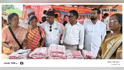 लोहरदगा: करम पर्व पर कांग्रेस जिलाध्यक्ष ने बांटी सांस्कृतिक साड़ियां, बोले- आदिवासी संस्कृति गौरव का प्रतीक