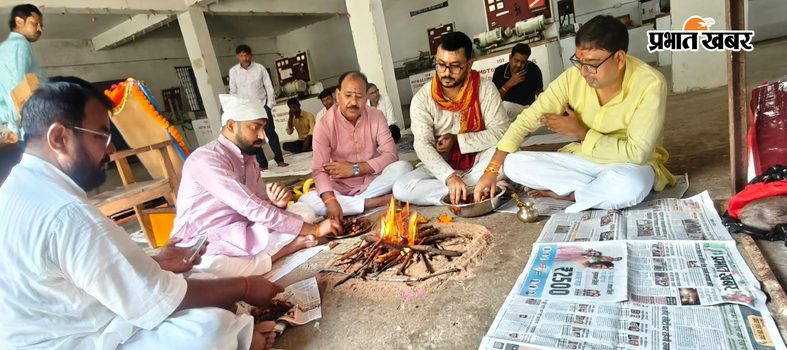 ओबरा: महालक्ष्मी आईटीआई में हर्षोल्लास के साथ हुई भगवान विश्वकर्मा की पूजा-अर्चना। | Prabhat Khabar Network