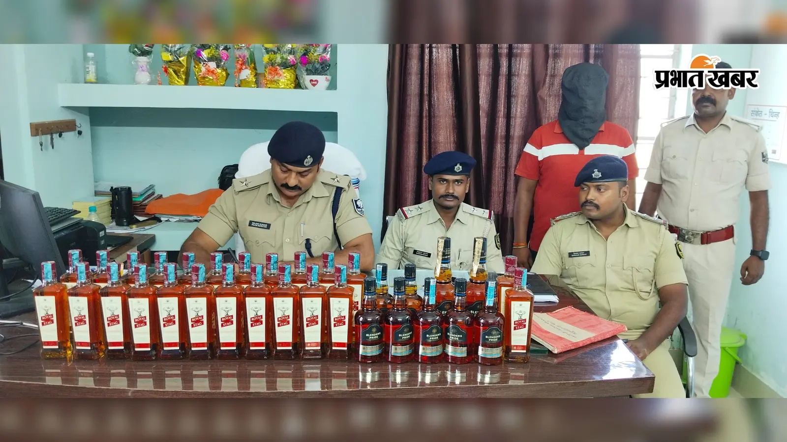 कटिहार के अमदाबाद में ट्रैक्टर से 13 लीटर विदेशी शराब जब्त: चालक गिरफ्तार, पुलिस ने दो अन्य को भेजा नोटिस
