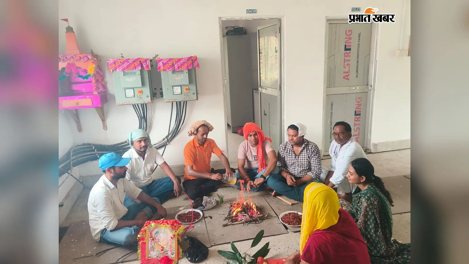 केसठ में धूमधाम से हुई विश्वकर्मा पूजा, पावर हाउस में जेई के नेतृत्व में हुई पूजा-अर्चना