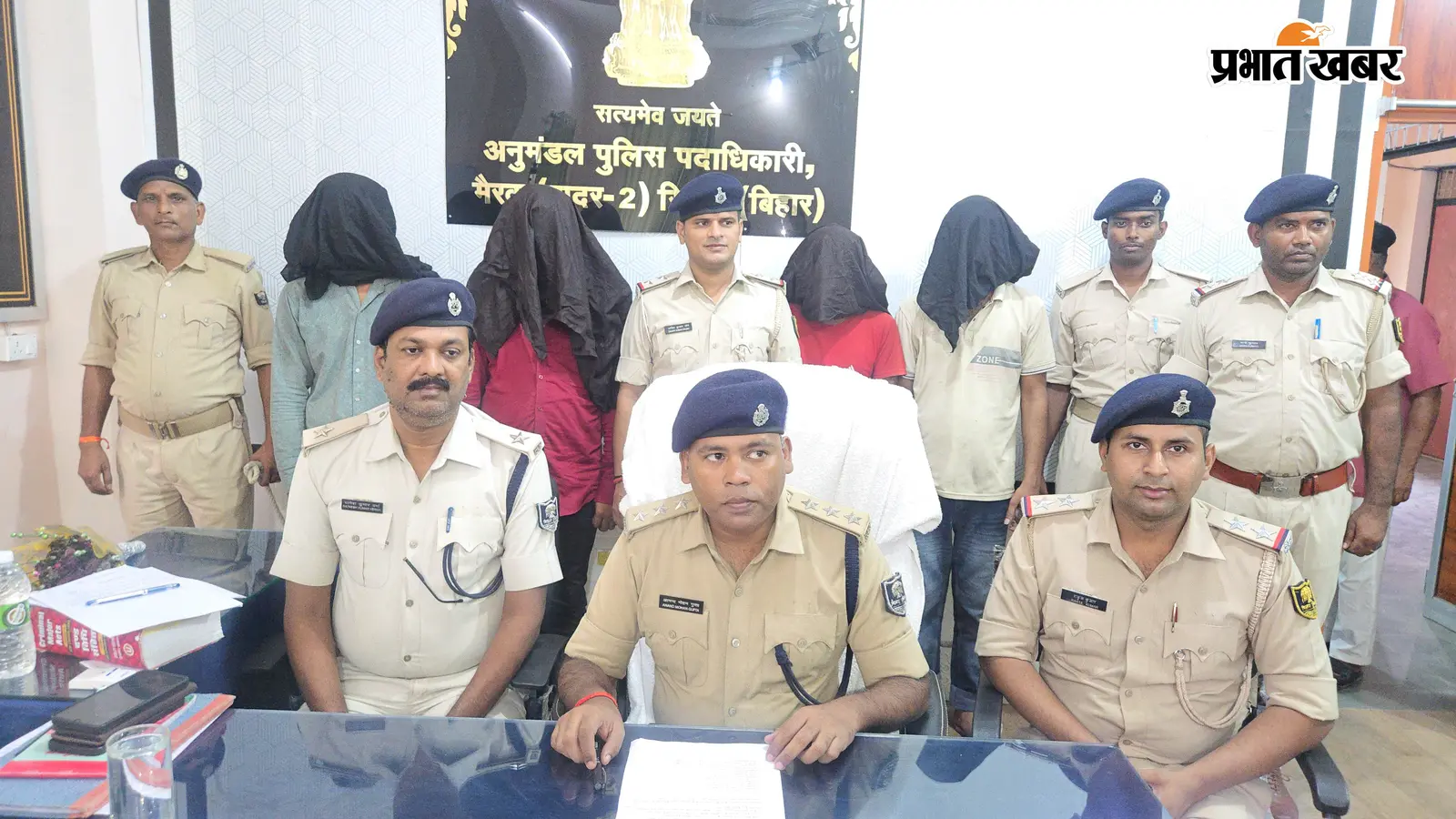 सीवान के मैरवा में दो घरों में चोरी का खुलासा, 4 गिरफ्तार; 15 लाख के जेवर और बाइक बरामद