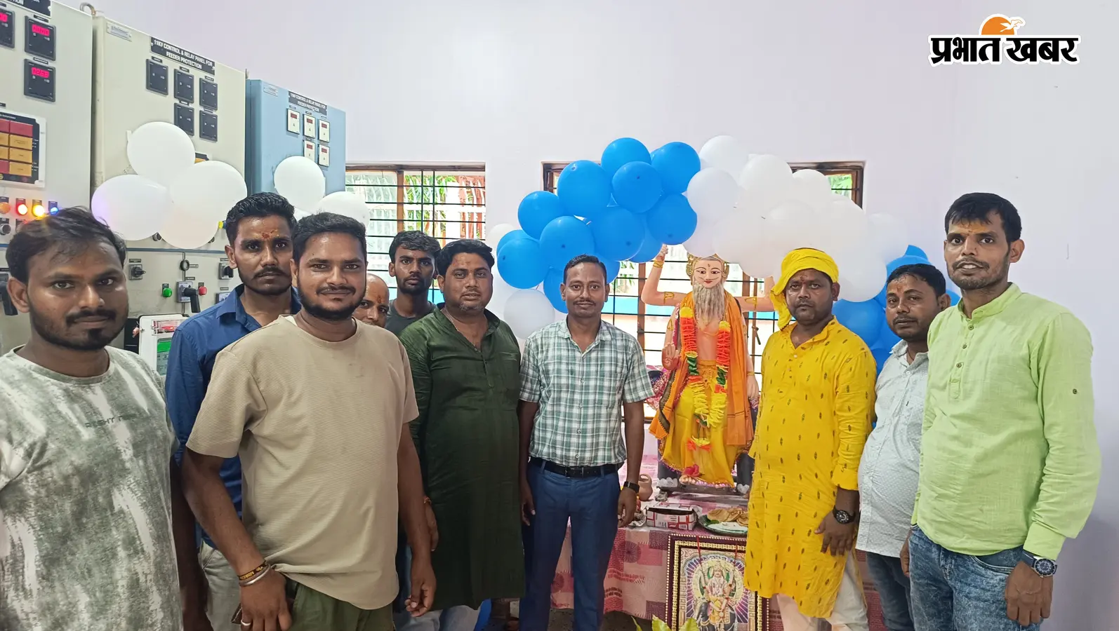सारण के दिघवारा में धूमधाम से मनी विश्वकर्मा पूजा, विद्युत सबस्टेशन में अधिकारियों ने की पूजा-अर्चना