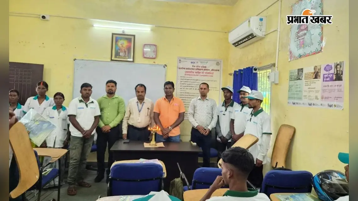 लोहरदगा आरसेटी में फास्ट फूड उद्यमी प्रशिक्षण शुरू, युवाओं को स्वरोजगार से आत्मनिर्भर बनने का मौका