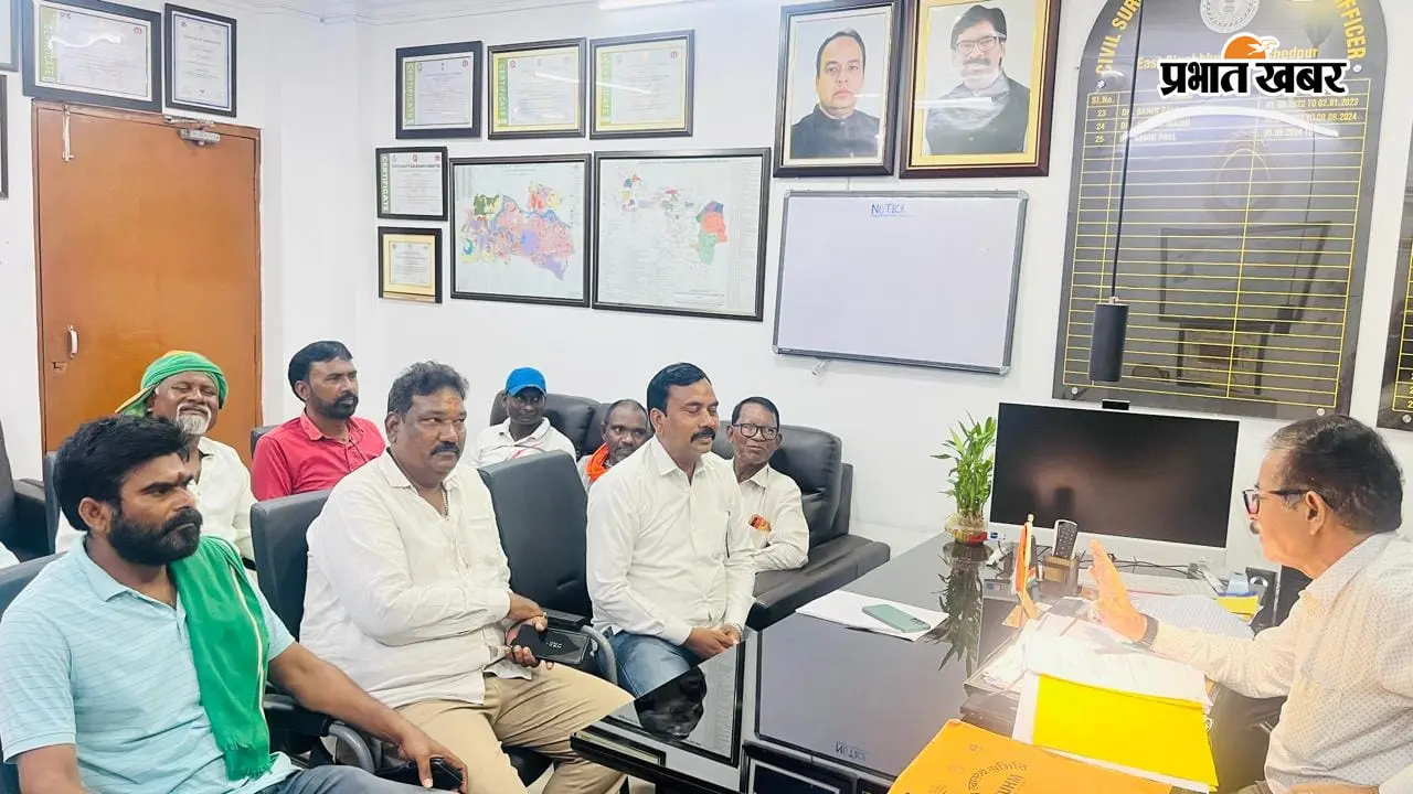 8 साल सेवा के बाद नौकरी से हटाया, 7 माह का वेतन भी अटका, अब JMM ने उठाया मुद्दा