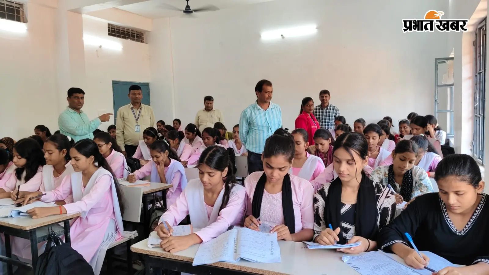 औरंगाबाद : बारुण मॉडल स्कूल में इंटर त्रैमासिक परीक्षा का निरीक्षण, कदाचारमुक्त परीक्षा के निर्देश