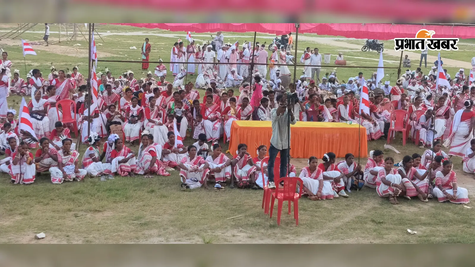 करम गीत और मांदर की थाप से गूंजा खूंटी कचहरी मैदान, पारंपरिक वेशभूषा में दिखी संस्कृति की झलक