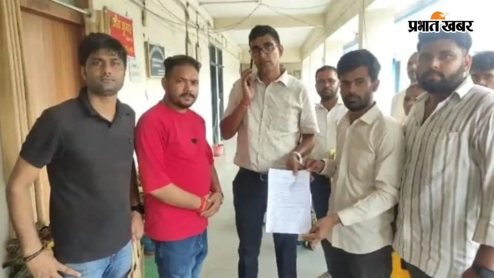 डुमरांव में सड़क निर्माण की गुणवत्ता पर उठे सवाल, सैकड़ों हस्ताक्षर वाला ज्ञापन सौंपकर जांच की मांग