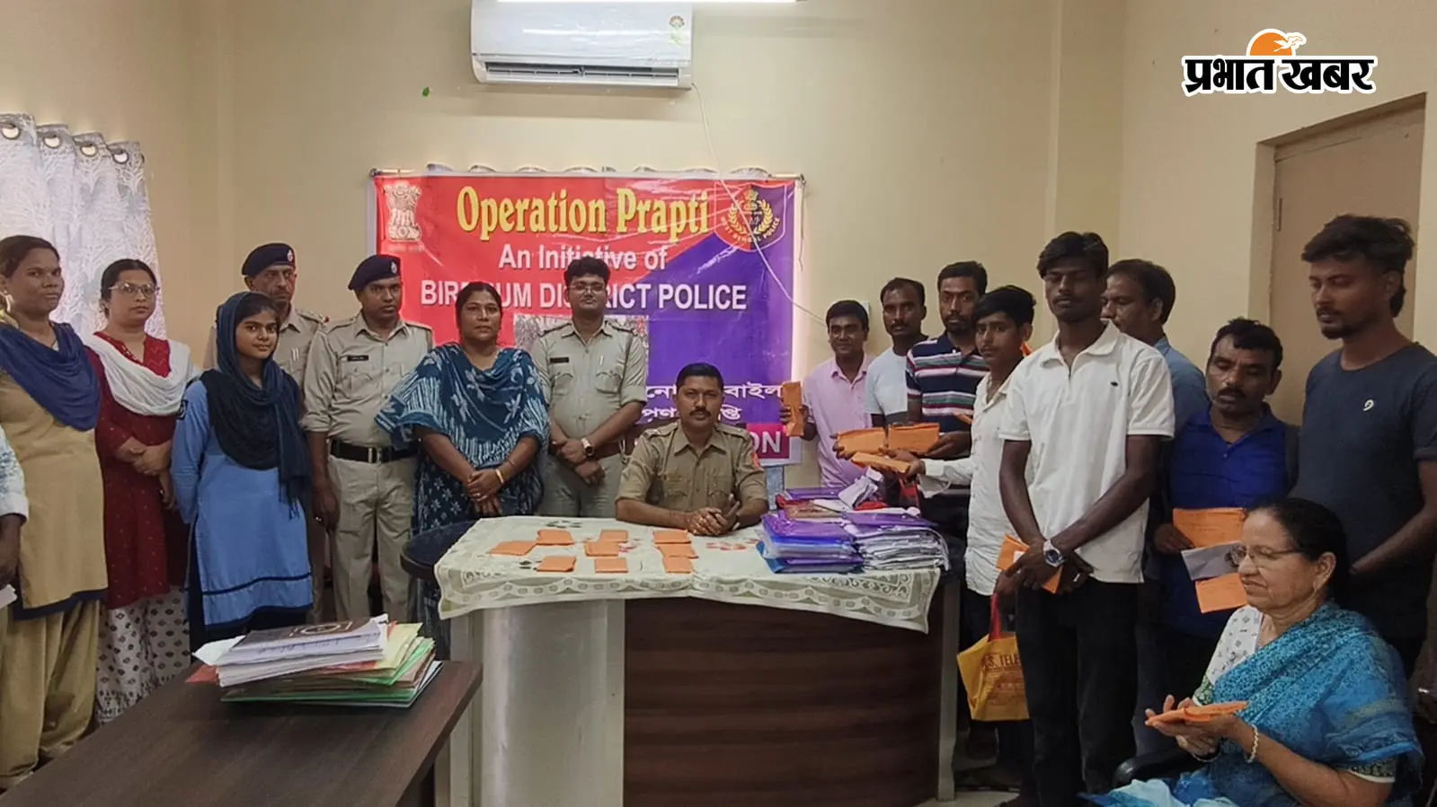 मोबाइल मिलने की उम्मीद छोड़ चुके थे लोग, पुलिस ने छह माह से एक साल पुराने फोन बरामद कर 25 चेहरों पर लौटाई मुस्कान