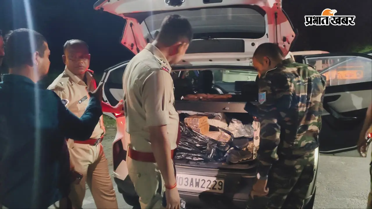 मेदिनीनगर: एंटी क्राइम चेकिंग में 90 वाहनों की जांच, कार से हटवायी ब्लैक फिल्म