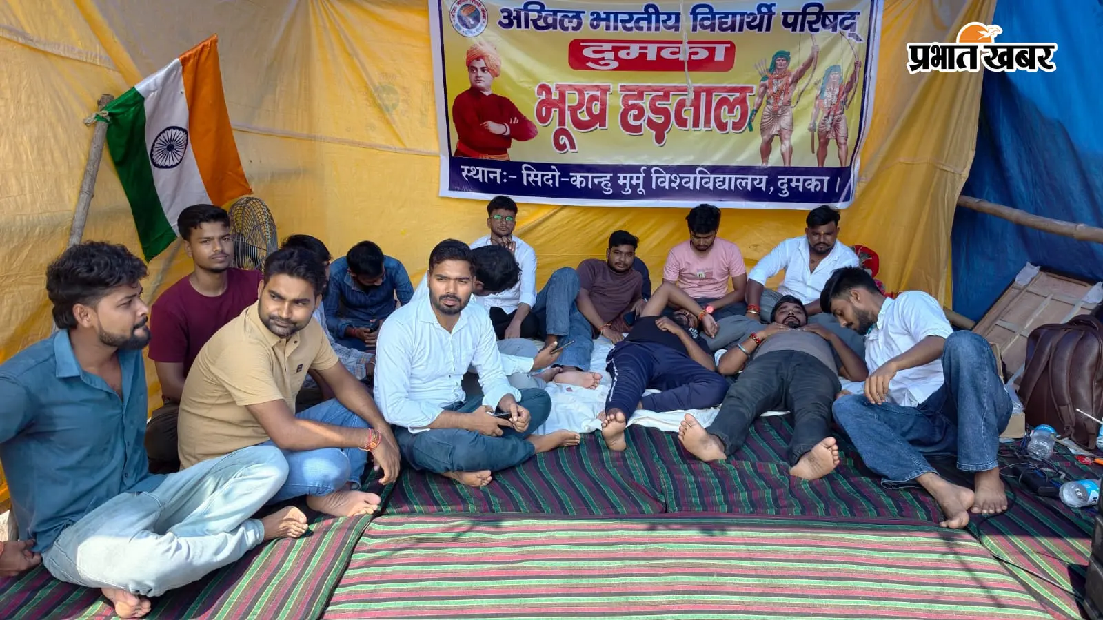 चौथे दिन भी भूख हड़ताल, एबीवीपी ने दी तालाबंदी की चेतावनी