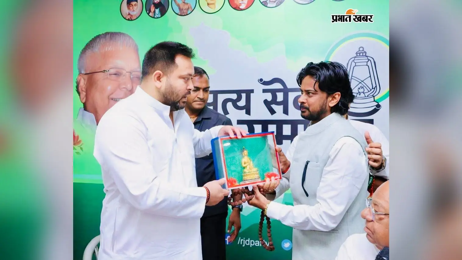 जोगबनी की समस्याएं लेकर तेजस्वी से मिले विकास विक्की, संगठन पर भी हुई चर्चा