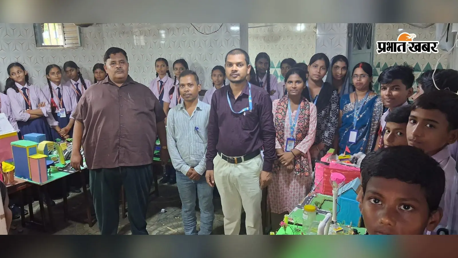 नवादा: एसके विद्यापीठ में विज्ञान प्रदर्शनी का आयोजन, बाल वैज्ञानिकों ने बनाए कार्बन फिल्ट्रेशन और फ्लड वार्निंग मॉडल