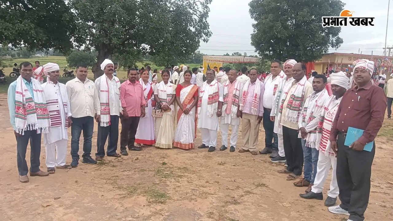 चंदवा के शक्तिखूटा डामर में करमा पूर्व संध्या पर गूंजा मांदर, पारंपरिक नृत्य से दिखी जनजातीय संस्कृति की झलक