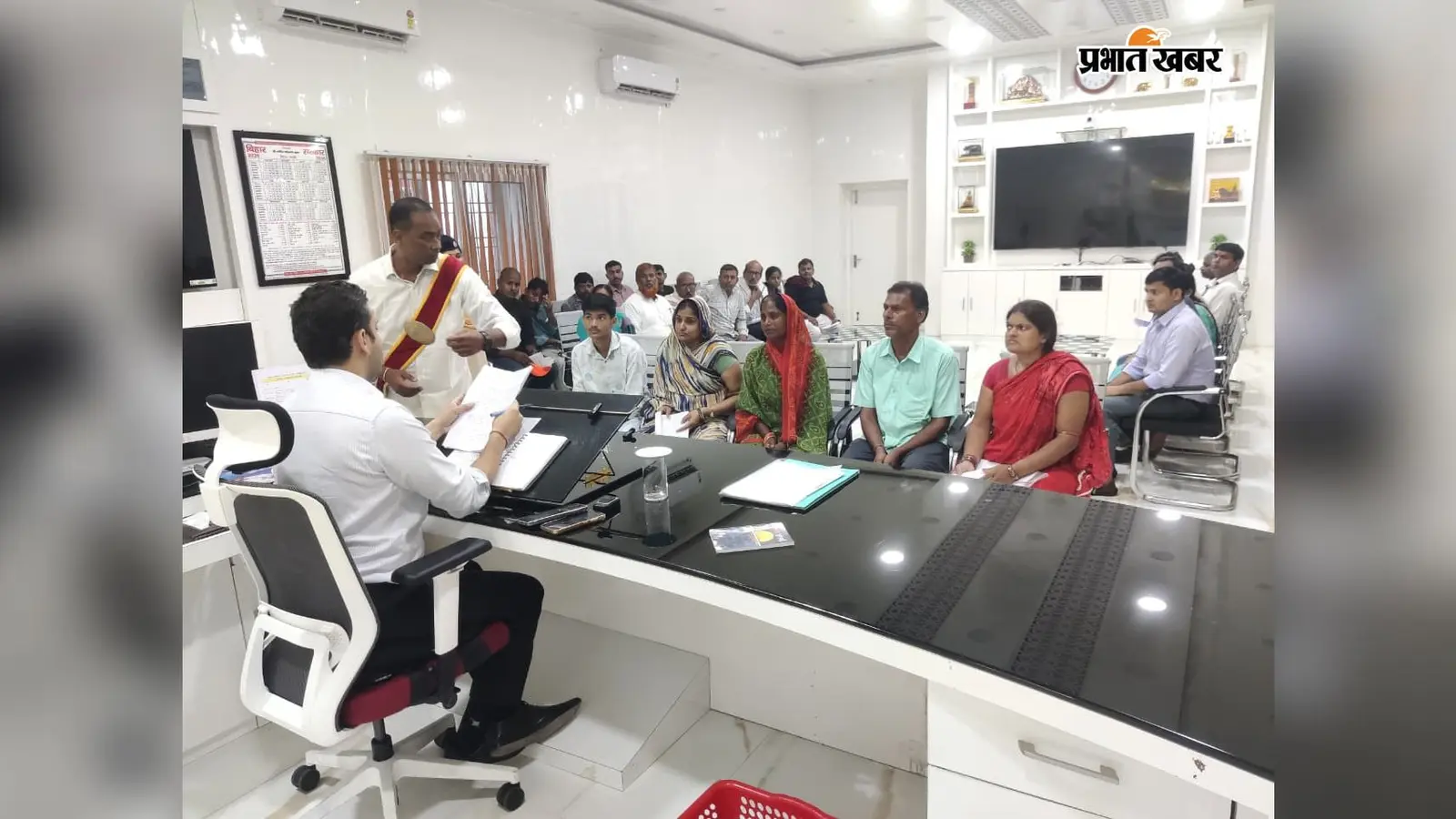 बेगूसराय में डीएम के जनता दरबार में पहुंचे 66 आवेदन, अधिकारियों को समय पर समाधान के निर्देश